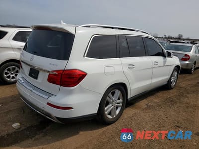 Trzecie zdjęcie samochodu z tyłu: 2016 MERCEDES-BENZ GL 450 4MATIC VIN:4JGDF6EE6GA675598 - miniatura