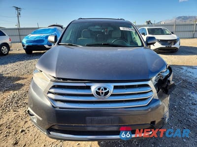 Piąte zdjęcie samochodu w środku: 2013 TOYOTA HIGHLANDER SE VIN:5TDBK3EH4DS258527 - miniatura