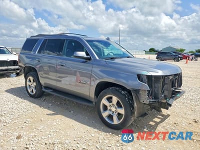 Czwarte zdjęcie samochodu z boku: 2019 CHEVROLET TAHOE C1500 LT VIN:1GNSCBKC6KR106980 - miniatura