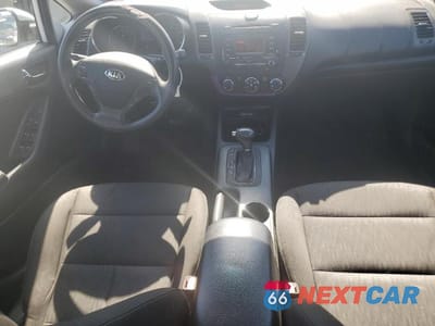 Zdjęcie 8 z 12 samochodu: 2016 KIA FORTE LX VIN:KNAFK4A66G5604211 - miniatura