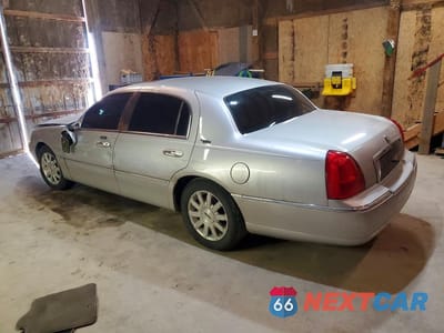 Drugie zdjęcie samochodu z przodu: 2007 LINCOLN TOWN CAR SIGNATURE LIMITED VIN:1LNHM82W07Y637629 - miniatura