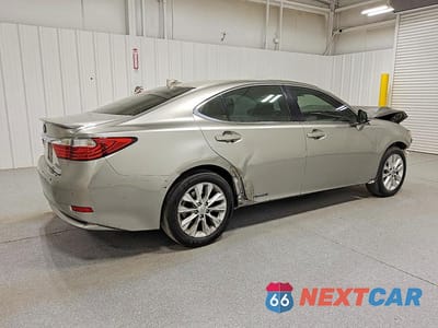 Trzecie zdjęcie samochodu z tyłu: 2015 LEXUS ES 300H BASE VIN:JTHBW1GG4F2095707 - miniatura