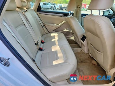 Zdjęcie 10 z 12 samochodu: 2015 VOLKSWAGEN PASSAT SE VIN:1VWBV7A38FC045476 - miniatura