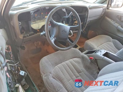 Zdjęcie 8 z 13 samochodu: 2000 CHEVROLET S TRUCK S10 VIN:1GCCS19W3YK187786 - miniatura