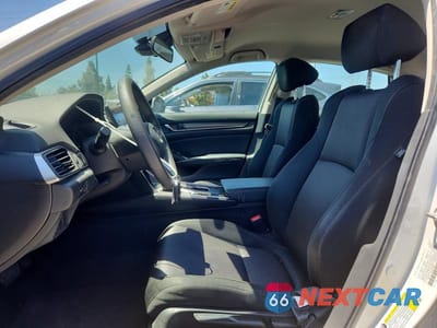 Zdjęcie 7 z 13 samochodu: 2019 HONDA ACCORD LX VIN:1HGCV1F13KA079098 - miniatura