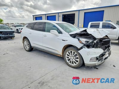Czwarte zdjęcie samochodu z boku: 2021 BUICK ENCLAVE PREMIUM VIN:5GAERCKW3MJ246900 - miniatura
