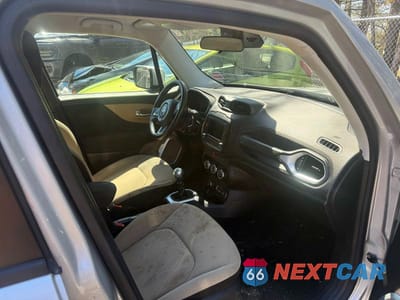 Piąte zdjęcie samochodu w środku: 2015 JEEP RENEGADE LATITUDE VIN:ZACCJBBH0FPB67317 - miniatura