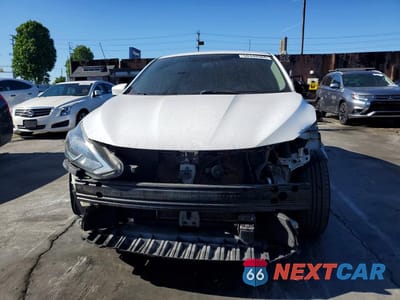 Piąte zdjęcie samochodu w środku: 2018 NISSAN SENTRA SV VIN:3N1AB7AP3JL662746 - miniatura