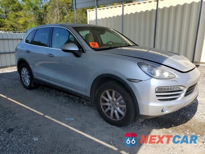 Czwarte zdjęcie samochodu z boku: 2013 PORSCHE CAYENNE VIN:WP1AA2A29DLA03785 - miniatura