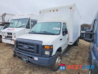2017 FORD E350 BOX TRUCK 1FDWE3FS1HDC32208 - główne zdjęcie licytacji z USA - miniatura