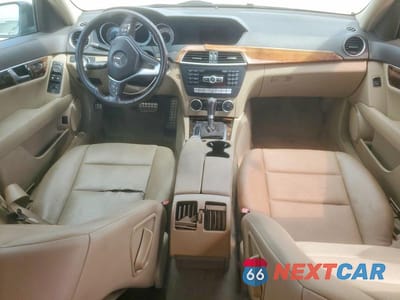 Zdjęcie 8 z 12 samochodu: 2012 MERCEDES-BENZ C 250 VIN:WDDGF4HB9CR232791 - miniatura
