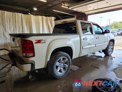 Trzecie zdjęcie samochodu z tyłu: 2013 GMC SIERRA K1500 SLT VIN:3GTP2WE77DG223803 - miniatura