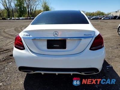 Zdjęcie 6 z 13 samochodu: 2015 MERCEDES-BENZ C 300 4MATIC VIN:55SWF4KB9FU074671 - miniatura