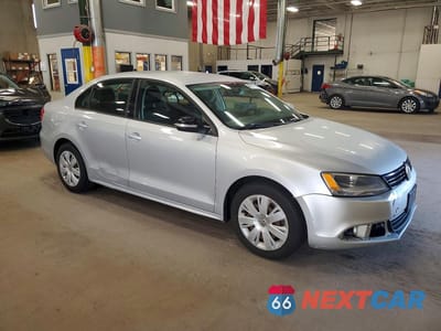 Czwarte zdjęcie samochodu z boku: 2014 VOLKSWAGEN JETTA SE VIN:3VWD17AJ4EM293868 - miniatura