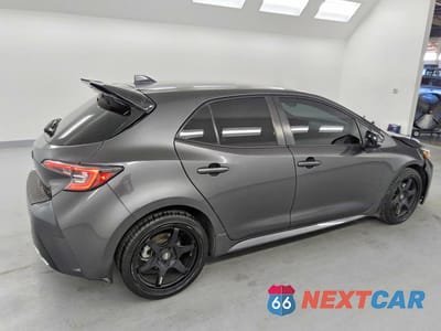 Trzecie zdjęcie samochodu z tyłu: 2021 TOYOTA COROLLA HATCHBACK SE VIN:JTND4MBE6M3146571 - miniatura