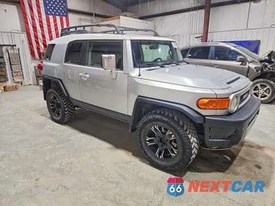 Czwarte zdjęcie samochodu z boku: 2007 TOYOTA FJ CRUISER BASE VIN:JTEBU11F570086448 - miniatura