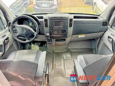 Zdjęcie 9 z 14 samochodu: 2016 MERCEDES-BENZ SPRINTER 2500 VIN:WD3PE7CD8GP190441 - miniatura