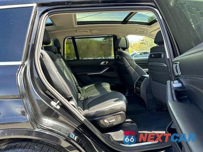 Zdjęcie 7 z 10 samochodu: 2025 BMW X7 XDRIVE40I VIN:5UX23EM04S9Y27987 - miniatura