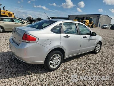 Trzecie zdjęcie samochodu z tyłu: 2010 FORD FOCUS SE VIN:1FAHP3FN1AW149217 - miniatura