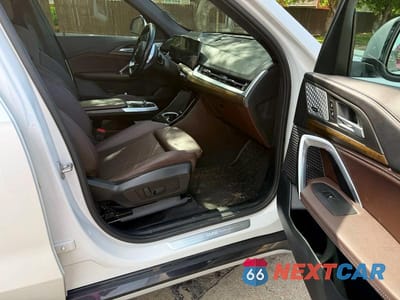 Piąte zdjęcie samochodu w środku: 2023 BMW X1 XDRIVE28I VIN:WBX73EF07P5W12917 - miniatura