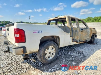Trzecie zdjęcie samochodu z tyłu: 2011 CHEVROLET SILVERADO K1500 LT VIN:1GCRKSE38BZ391297 - miniatura