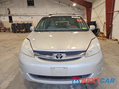 Piąte zdjęcie samochodu w środku: 2010 TOYOTA SIENNA XLE LIMITED VIN:5TDDK4CC0AS030106 - miniatura