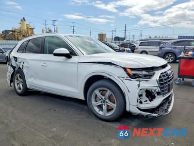 Czwarte zdjęcie samochodu z boku: 2021 AUDI Q5 PREMIUM VIN:WA1AAAFY4M2124040 - miniatura