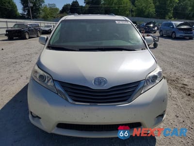 Piąte zdjęcie samochodu w środku: 2016 TOYOTA SIENNA XLE 8-PASSENGER VIN:5TDYK3DC7GS722785 - miniatura