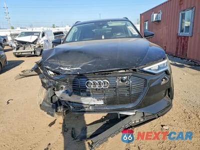 Piąte zdjęcie samochodu w środku: 2021 AUDI E-TRON PRESTIGE VIN:WA1VAAGEXMB006726 - miniatura