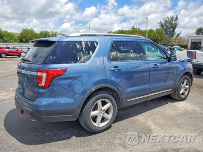 Trzecie zdjęcie samochodu z tyłu: 2018 FORD EXPLORER XLT VIN:1FM5K7D82JGC90755 - miniatura