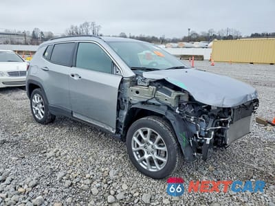 Czwarte zdjęcie samochodu z boku: 2023 JEEP COMPASS LATITUDE LUX VIN:3C4NJDFN9PT541445 - miniatura