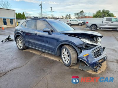 Czwarte zdjęcie samochodu z boku: 2019 PORSCHE CAYENNE VIN:WP1AA2AY1KDA17627 - miniatura