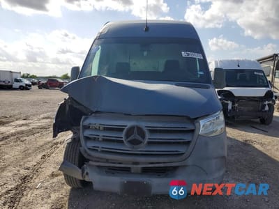 Piąte zdjęcie samochodu w środku: 2019 MERCEDES BENZ SPRINTER 2500 DELIVERY VAN VIN:WD4PF1CD8KT012471 - miniatura