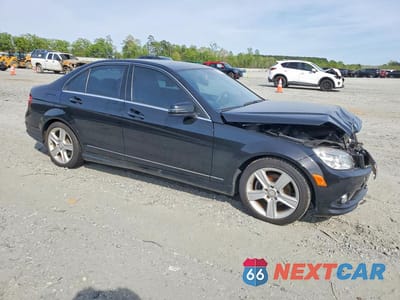 Czwarte zdjęcie samochodu z boku: 2010 MERCEDES-BENZ C 300 VIN:WDDGF5EB6AF411119 - miniatura