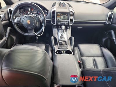 Zdjęcie 8 z 12 samochodu: 2013 PORSCHE CAYENNE VIN:WP1AF2A22DLA40064 - miniatura