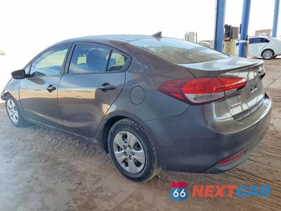 Drugie zdjęcie samochodu z przodu: 2018 KIA FORTE LX VIN:3KPFK4A78JE165486 - miniatura