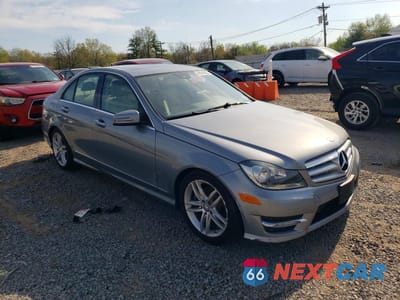 Czwarte zdjęcie samochodu z boku: 2012 MERCEDES-BENZ C 300 4MATIC VIN:WDDGF8BB3CF908816 - miniatura