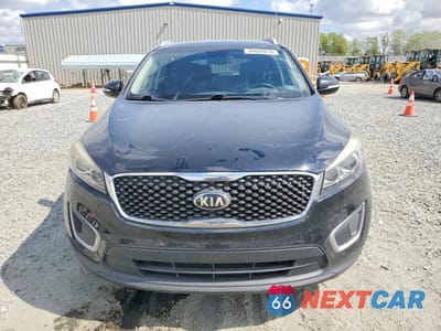 Piąte zdjęcie samochodu w środku: 2017 KIA SORENTO LX VIN:5XYPG4A38HG212273 - miniatura