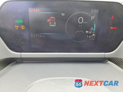 Zdjęcie 9 z 13 samochodu: 2024 TOYOTA BZ4X LIMITED VIN:JTMABACA9RA070063 - miniatura