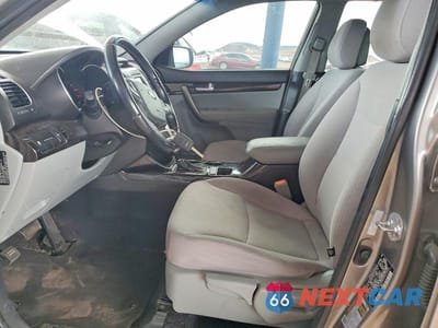 Zdjęcie 7 z 13 samochodu: 2014 KIA SORENTO LX VIN:5XYKT4A68EG501309 - miniatura