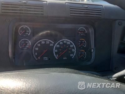 Zdjęcie 8 z 10 samochodu: 2016 FREIGHTLINER CASCADIA 125 SEMI TRUCK VIN:1FUBGEDV1GLHC5761 - miniatura