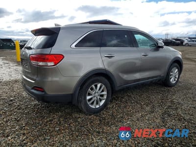 Trzecie zdjęcie samochodu z tyłu: 2016 KIA SORENTO LX VIN:5XYPGDA37GG026626 - miniatura