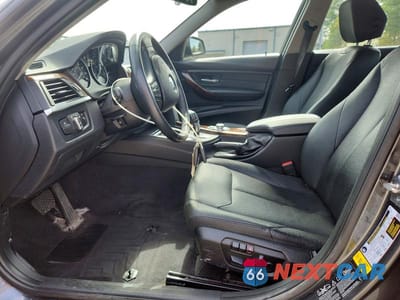 Zdjęcie 7 z 12 samochodu: 2013 BMW 328 XI VIN:WBA3B3C55DF539603 - miniatura