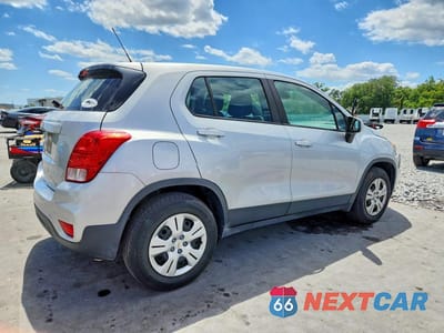 Trzecie zdjęcie samochodu z tyłu: 2019 CHEVROLET TRAX LS VIN:3GNCJKSB1KL176850 - miniatura