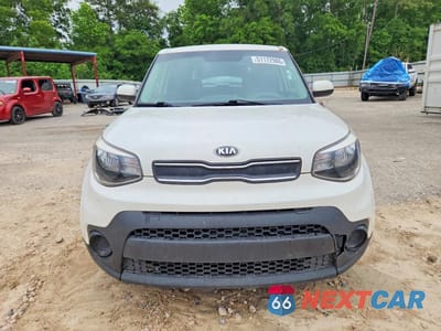 Piąte zdjęcie samochodu w środku: 2018 KIA SOUL BASE VIN:KNDJN2A29J7544894 - miniatura