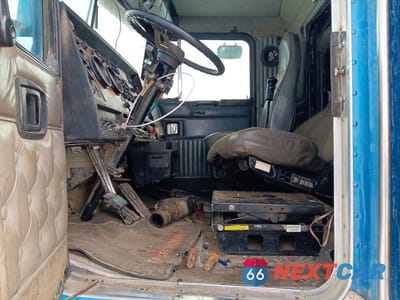 Zdjęcie 7 z 12 samochodu: 1993 KENWORTH CONSTRUCTION T800 VIN:1XKDDB9X7PS596647 - miniatura