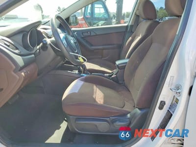 Zdjęcie 8 z 12 samochodu: 2011 KIA FORTE EX VIN:KNAFU4A2XB5417649 - miniatura