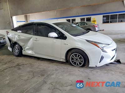 Czwarte zdjęcie samochodu z boku: 2017 TOYOTA PRIUS THREE VIN:JTDKARFU4H3542989 - miniatura