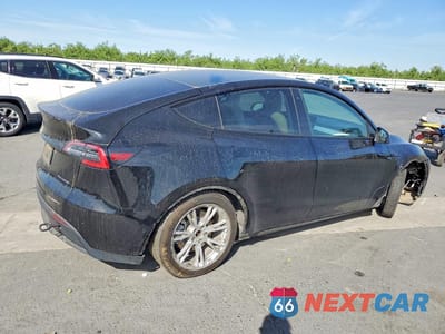 Trzecie zdjęcie samochodu z tyłu: 2020 TESLA MODEL Y VIN:5YJYGDEEXLF023334 - miniatura