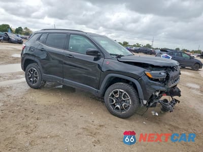 Czwarte zdjęcie samochodu z boku: 2025 JEEP COMPASS TRAILHAWK VIN:3C4NJDDN4ST604222 - miniatura